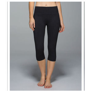 Lululemon Seamlessly Street Seamless Crop Legging in Heathered Black 6